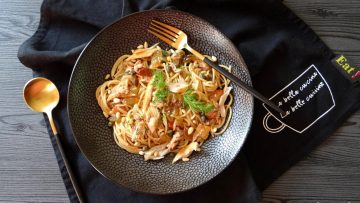 Spaghetti met makreel en sultana's