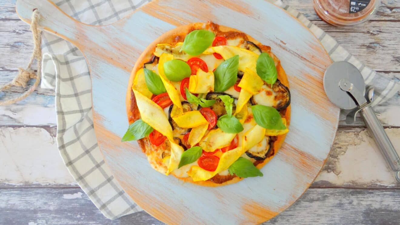 Arrabiata bloemkoolpizza met gegrilde groenten