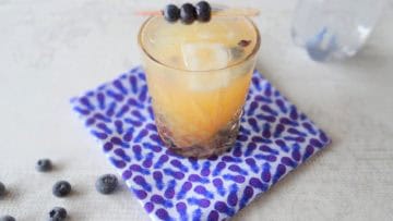 Blauwe bessen ananas mocktail