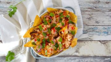 Nachos met kaas en blackened zalm