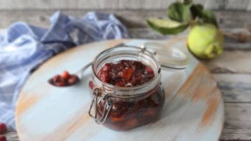 Kweepeer en cranberry chutney