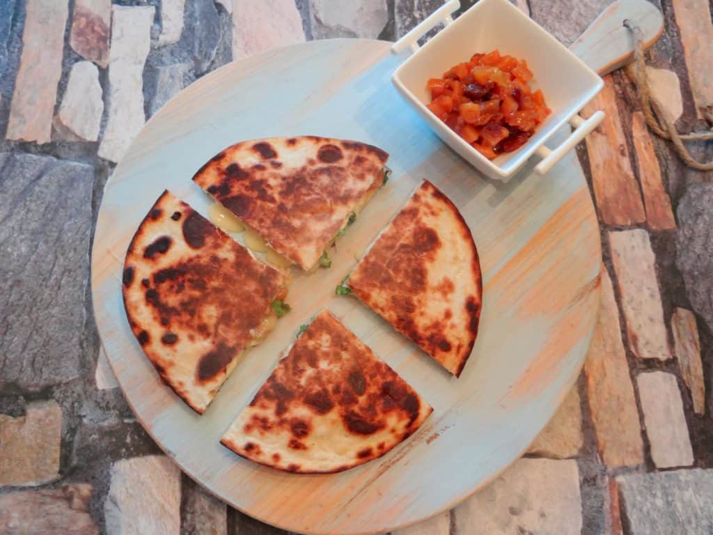 Quesadilla’s met kalkoen, camembert en mangochutney Culinea.nl;