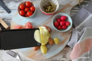 Raclette met aardappelen en rauwkost