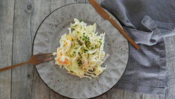 Aardappel koolsalade met ei en spekjes