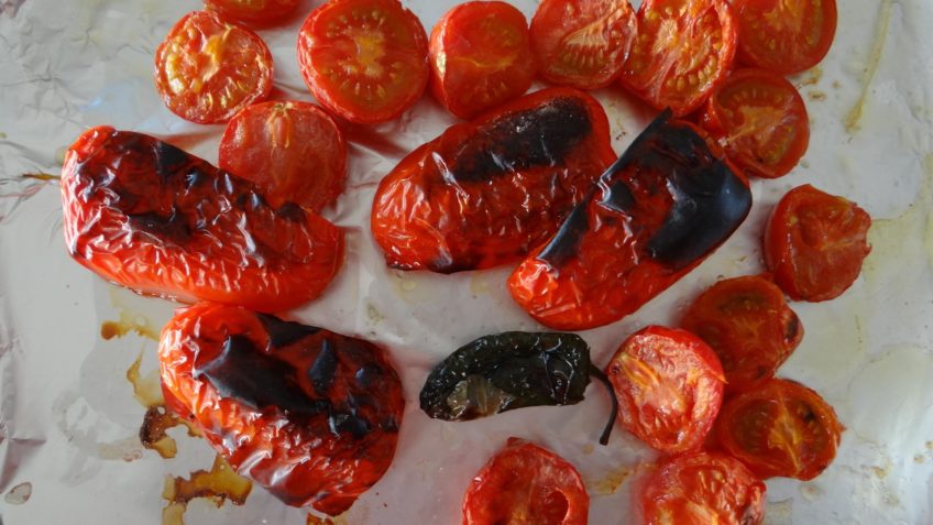 Geroosterde pittige tomaten salsa