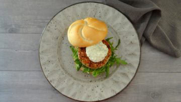 Kipburger met rode curry