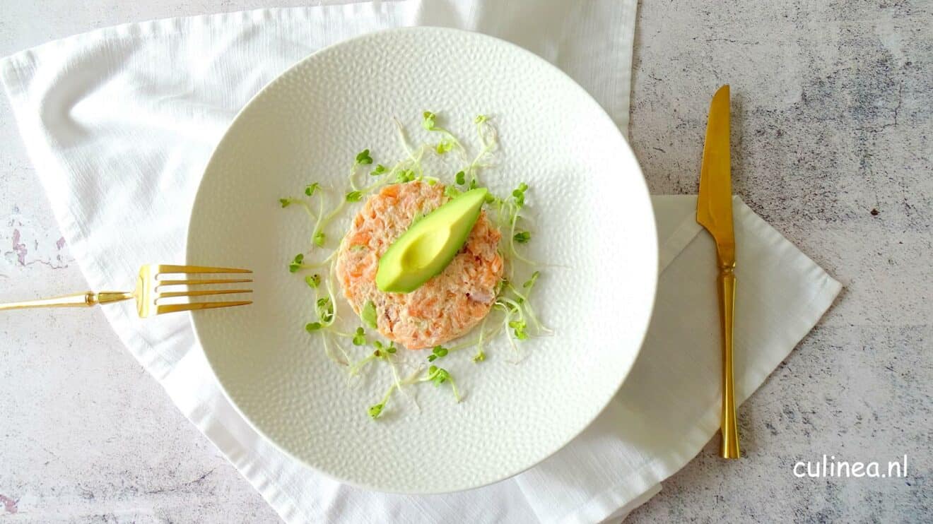 Zalmtartaar met avocado