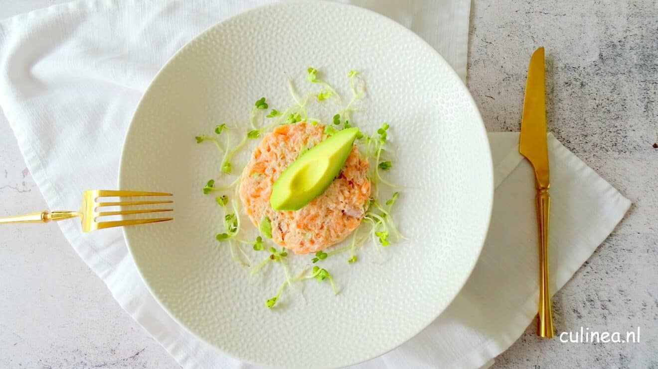 Zalmtartaar met avocado