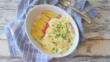 Gegratineerde asperges met ham