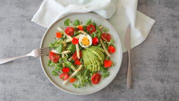 Salade met asperges en vlierbloesemdressing