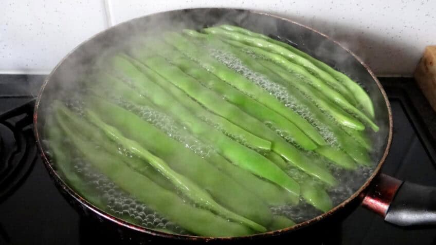 Gegrilde hele snijbonen met knoflook