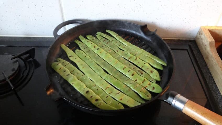 Gegrilde hele snijbonen met knoflook