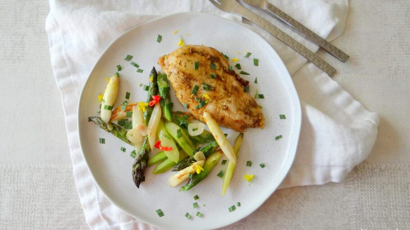 Soto kipfilet met roergebakken asperges