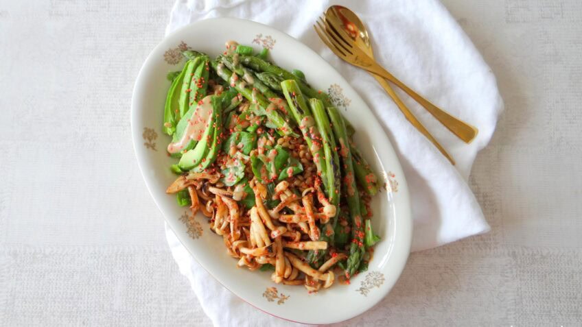 Spelt met asperges en avocado