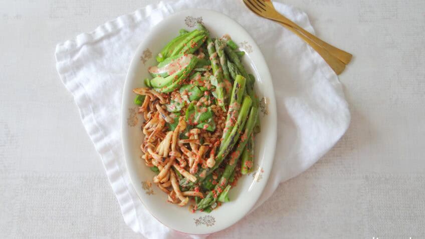 Spelt met asperges en avocado