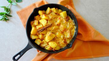 Kashmiri chili aardappel curry