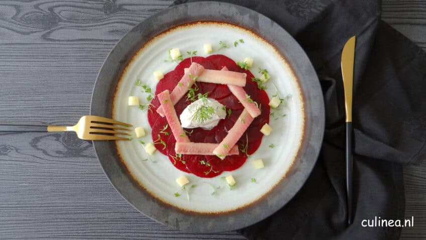 Rode biet carpaccio met paling