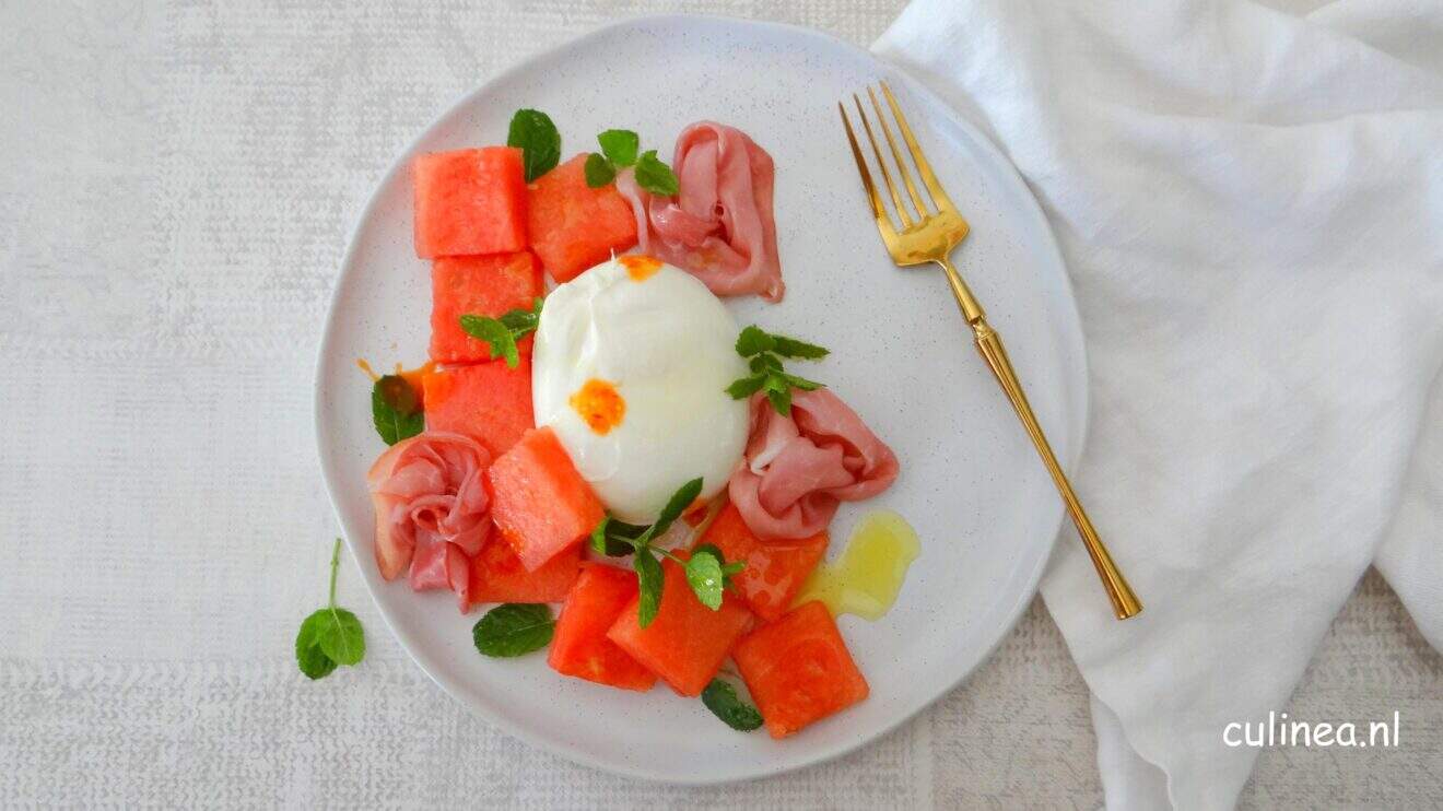 Watermeloen en burrata salade