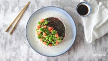 Sushitaartje met zalm en avocado