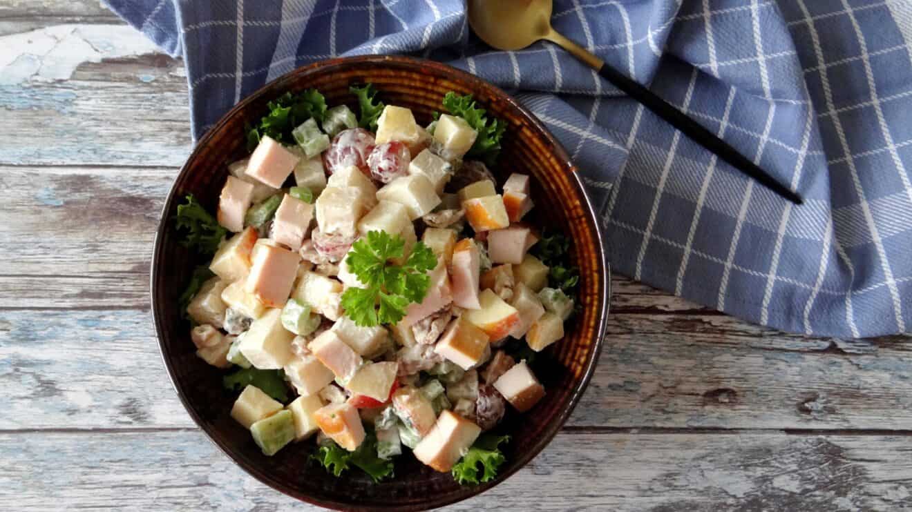 Waldorf salade met gerookte kip