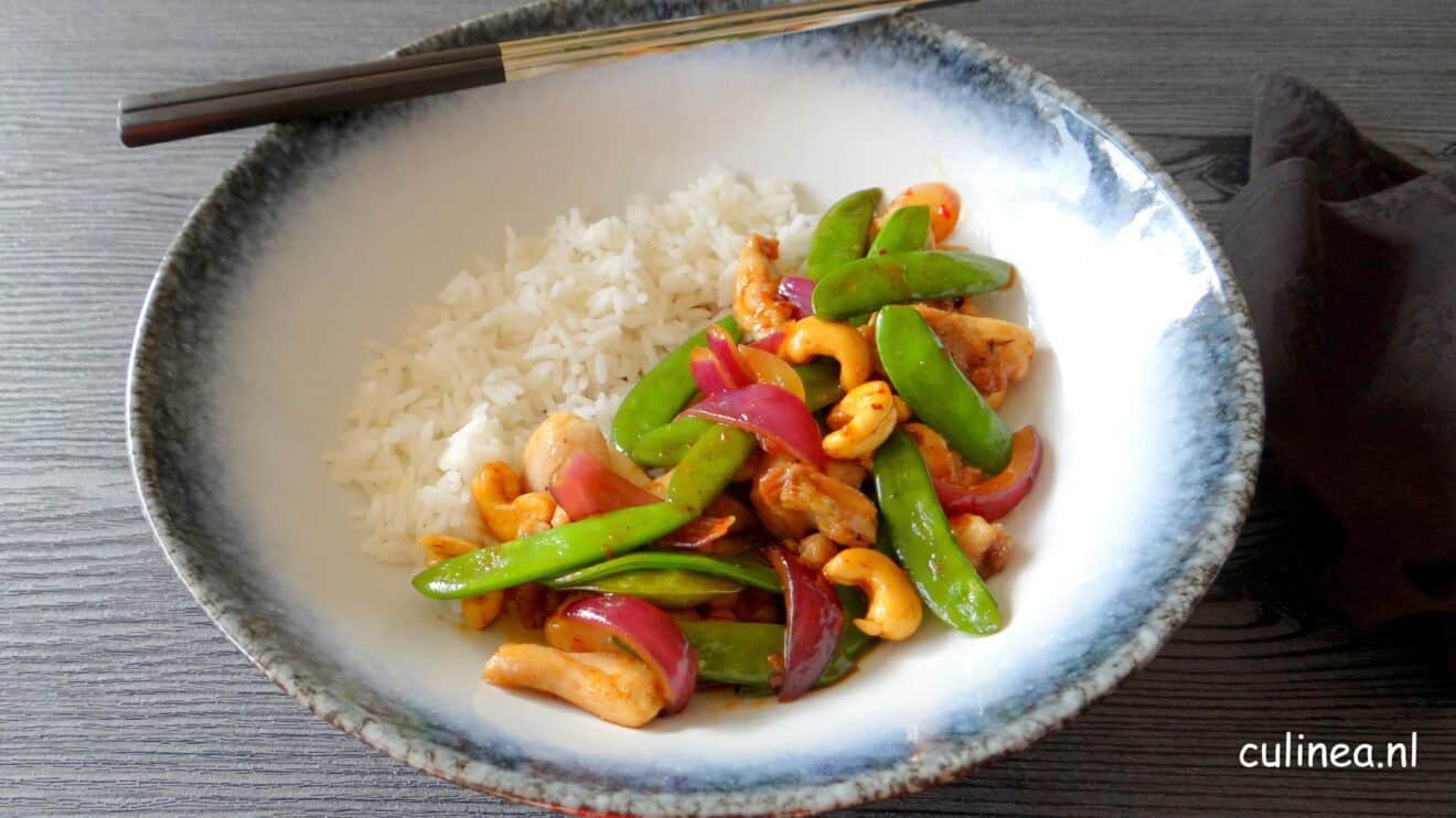 Wokgerecht met kip en cashewnoten