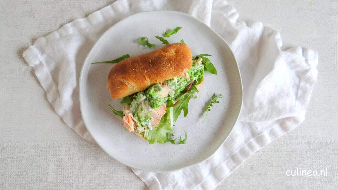 Ciabatta met zalmsalade