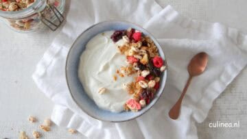 Rood fruit granola