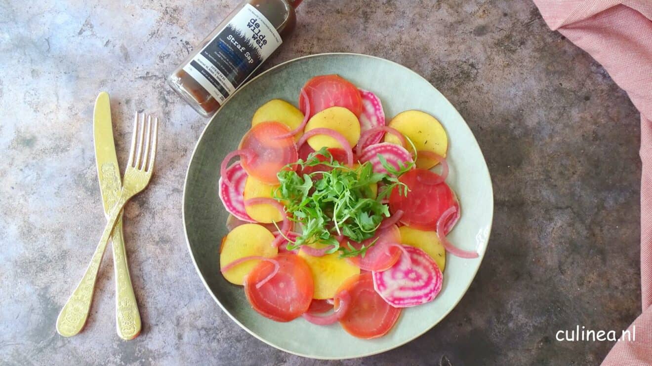 Chioggia bietjes en nectarine carpaccio