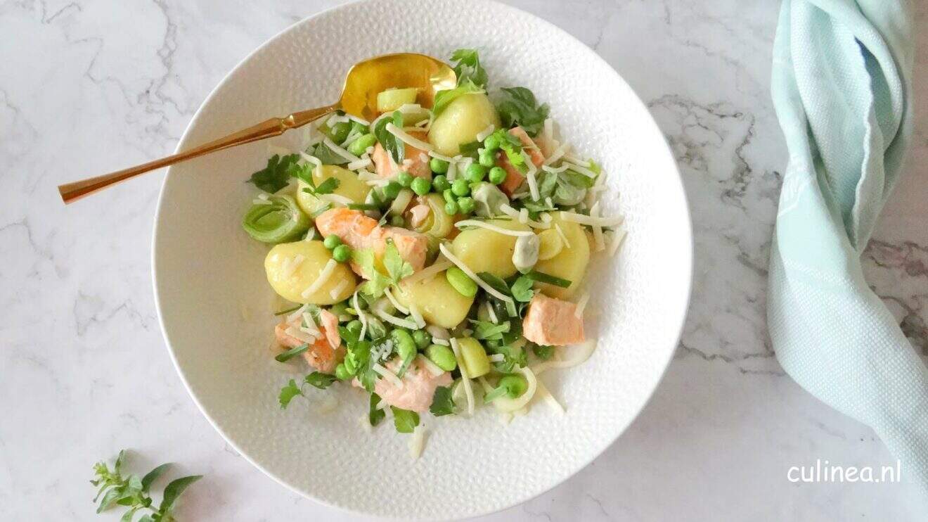 Gnocchi met zalm, prei en peulvruchten