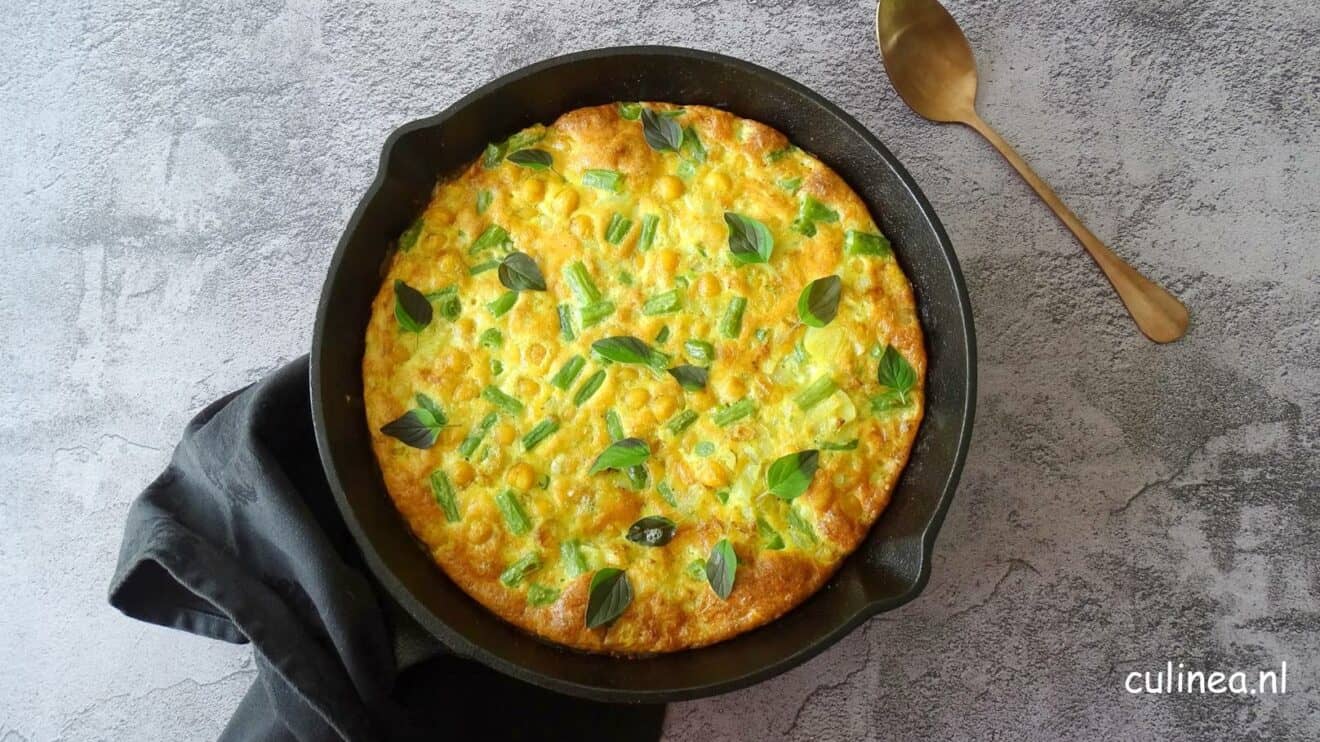 Pittige frittata met kikkererwten en boontjes