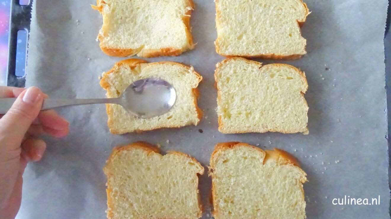 Yoghurt custard toast met abrikozen