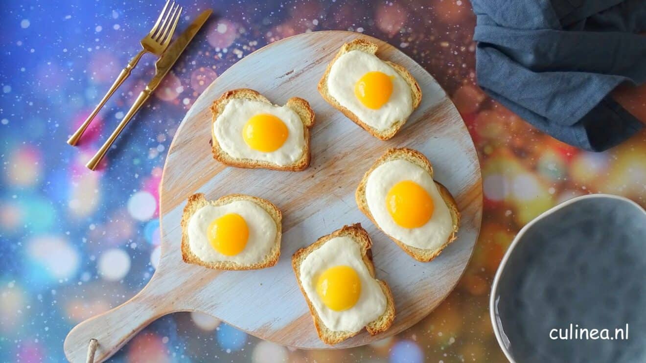 Yoghurt custard toast met abrikozen