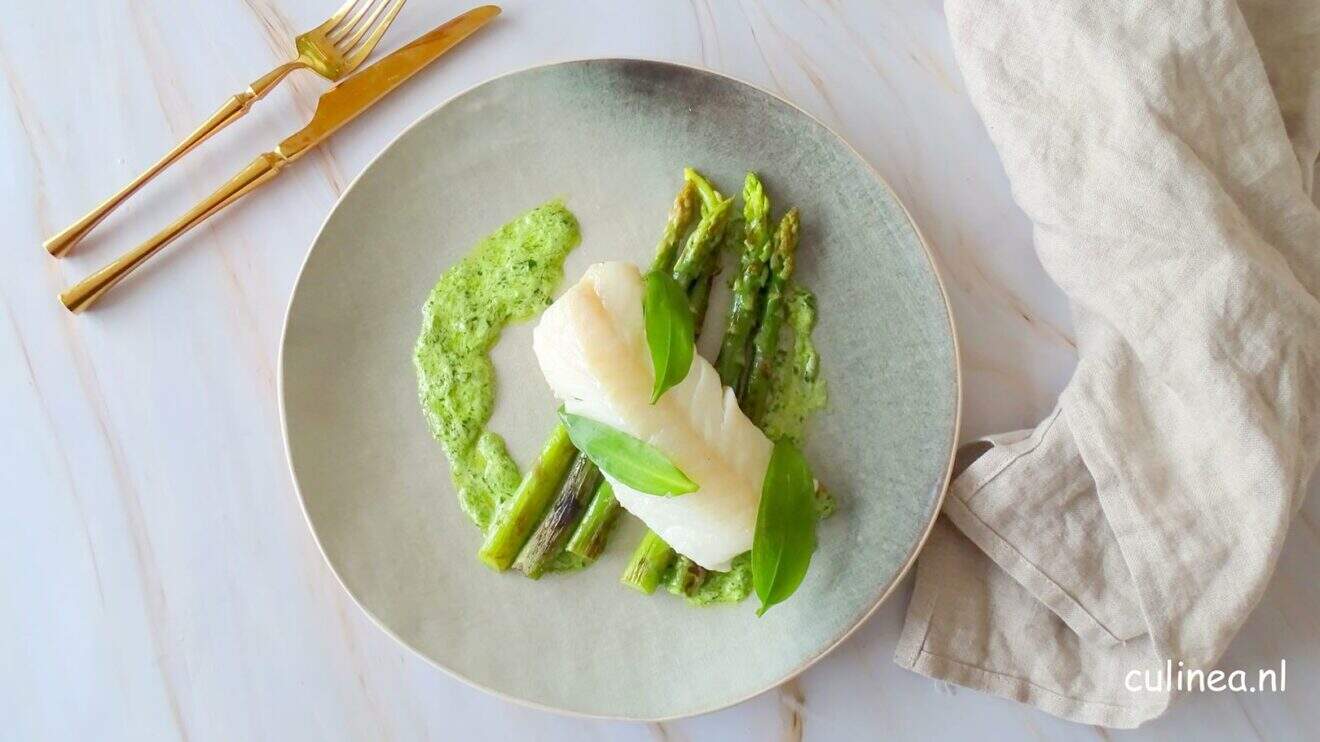 Kabeljauw met asperges en daslookmayonaise