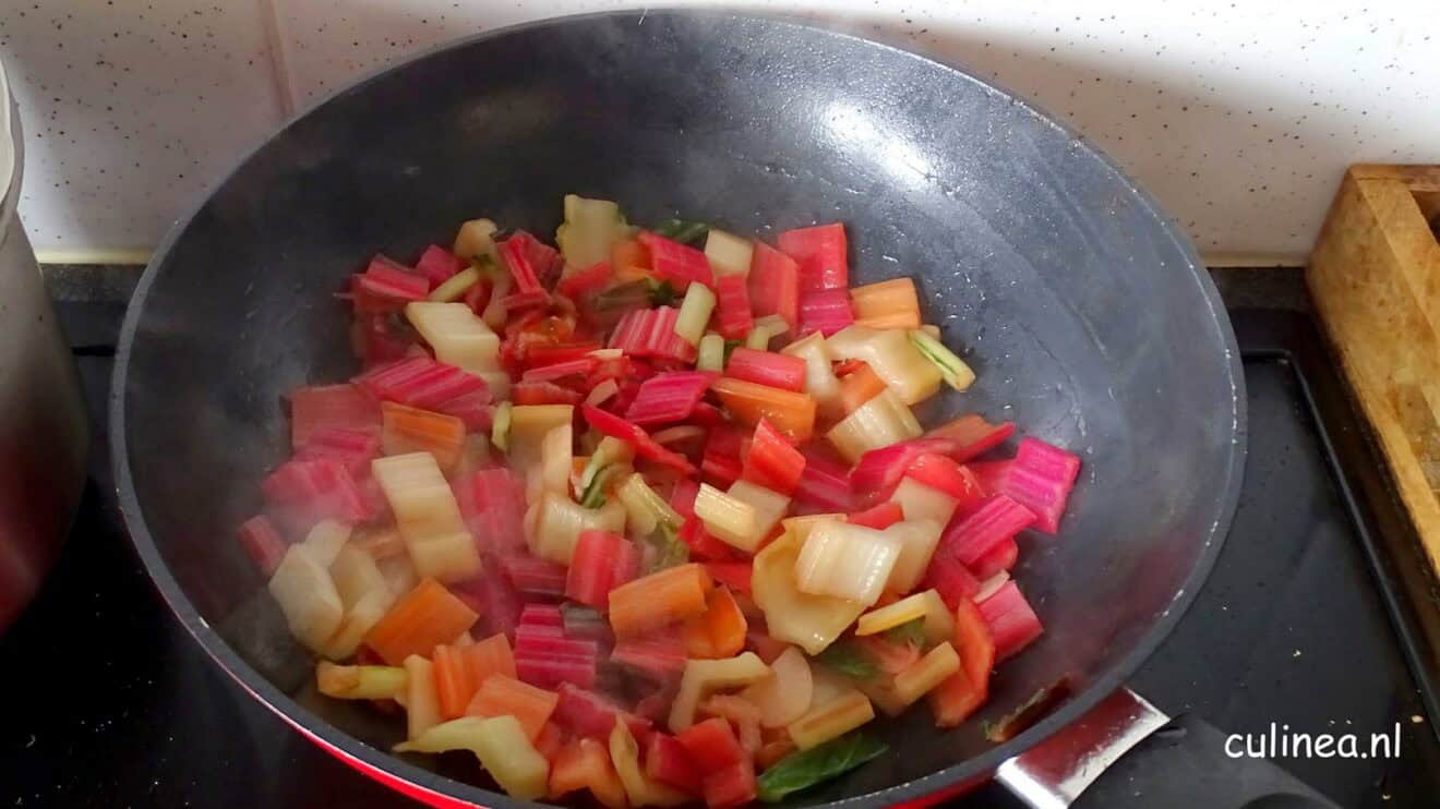 Pasta met snijbiet en balletjes