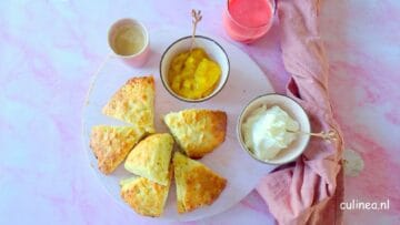 Scones met mangojam