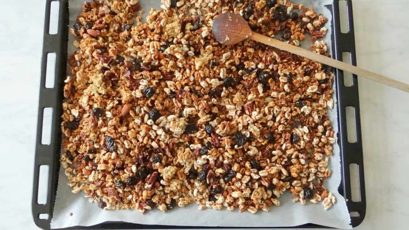 Granola met vlierbloesemsiroop