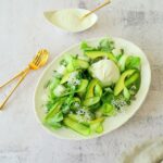 Groene kruiden salade met burrata