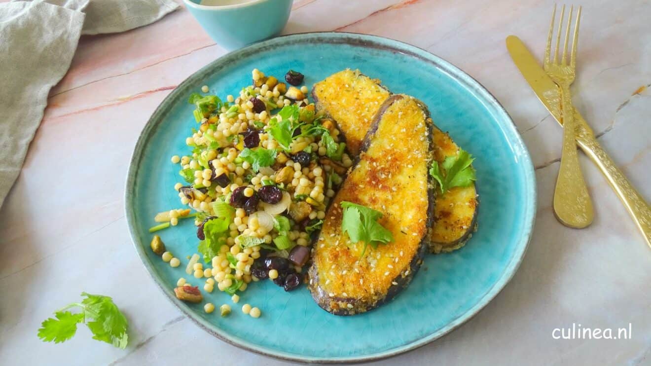 Aubergine schnitzel met parelcouscous