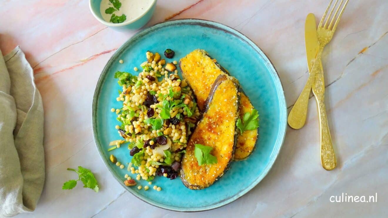 Aubergine schnitzel met parelcouscous