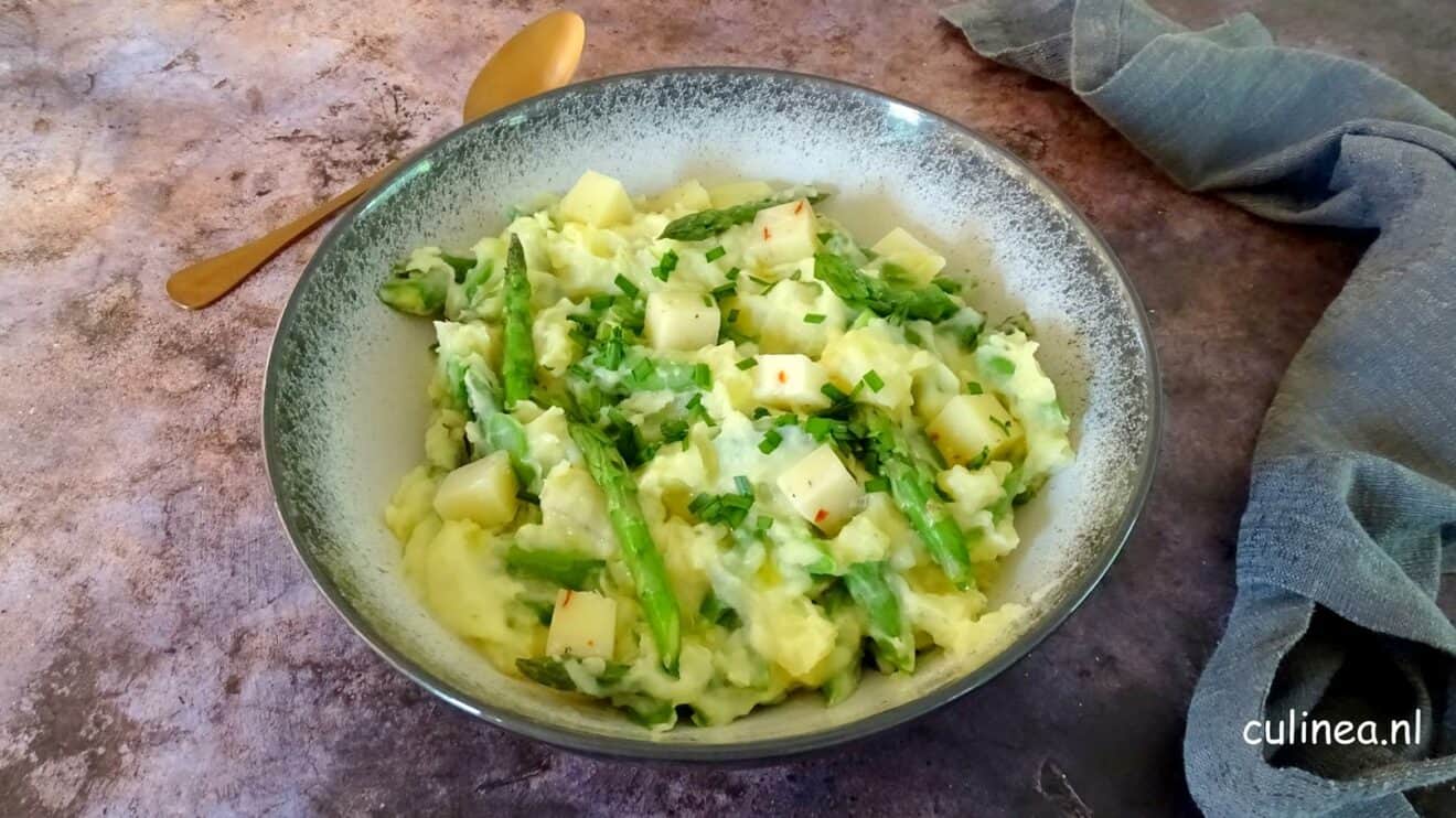 Groene asperge stamppot met kaasblokjes