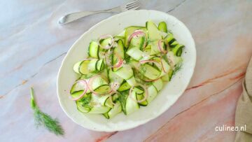 Courgettesalade met fetadip en dille