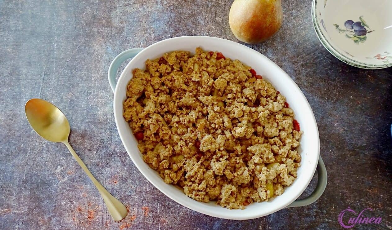 Peer en rode bessen crumble