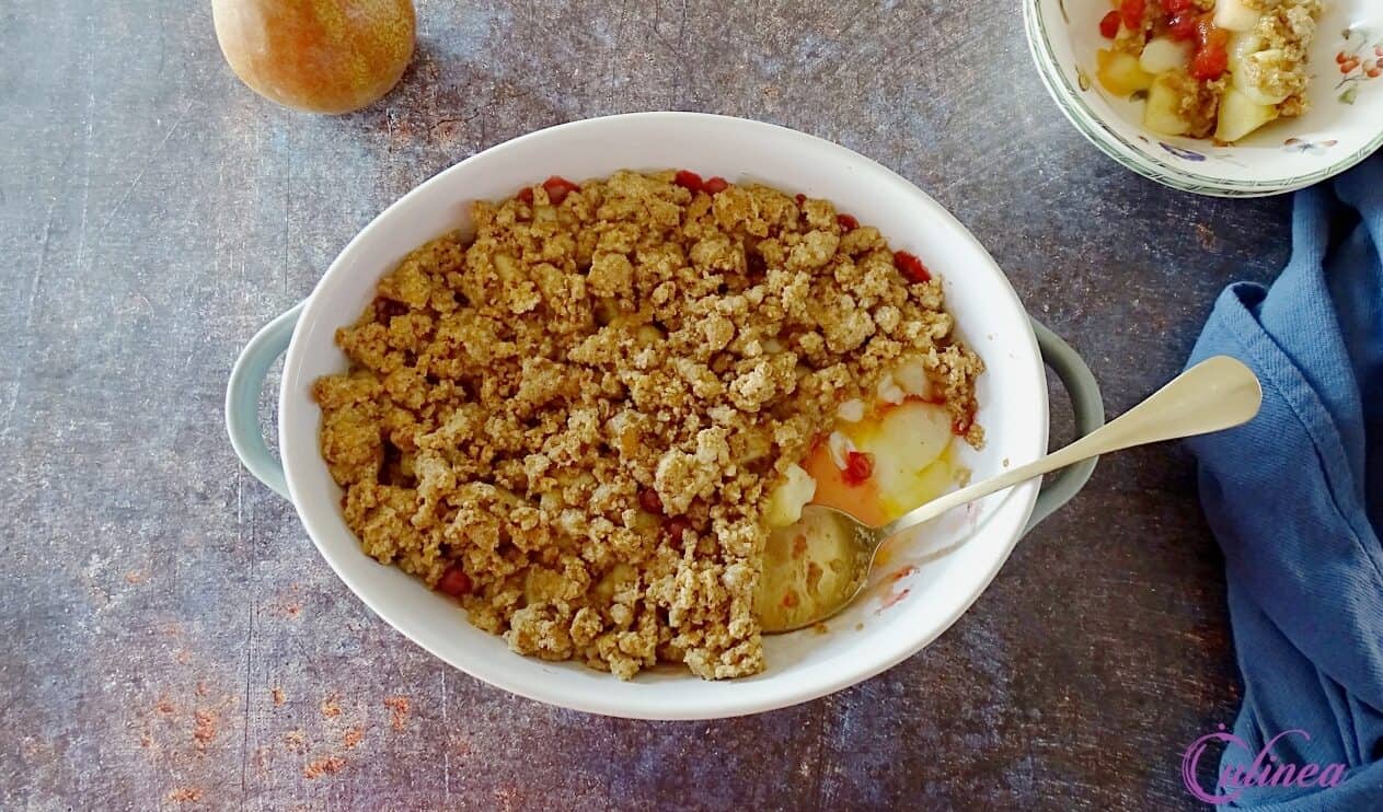 Peer en rode bessen crumble