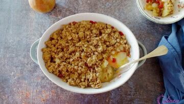 Peer en rode bessen crumble