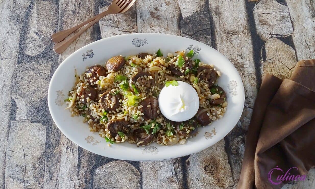 Lauwwarme bulgur salade met paddenstoelen