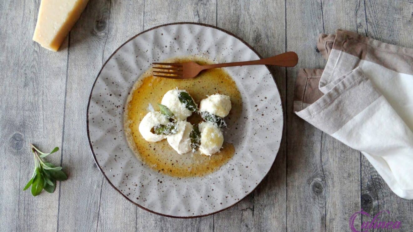 Ricotta gnocchi met salie