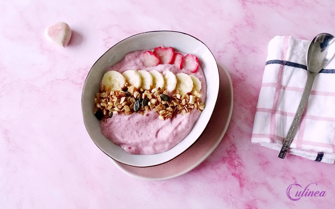 Aardbei bloedsinaasappel smoothie bowl