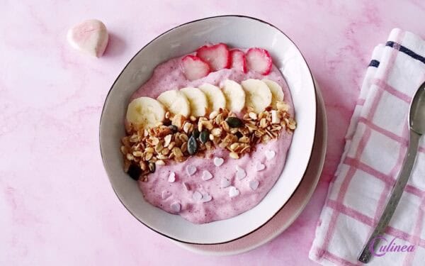 Aardbei bloedsinaasappel smoothie bowl