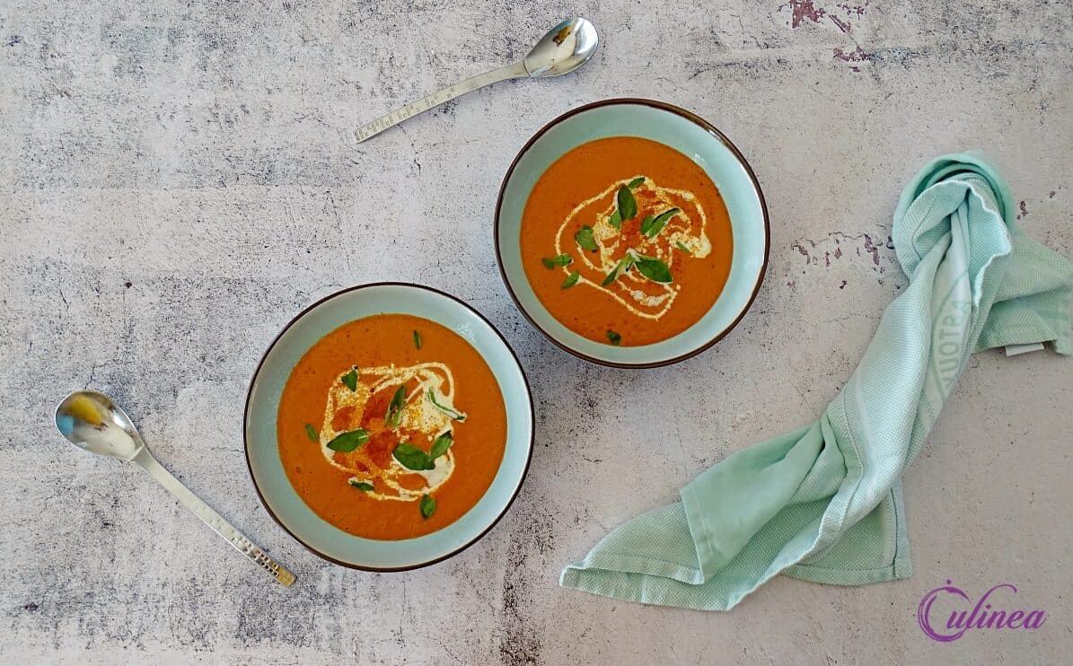 Tomatensoep van tomaten uit blik