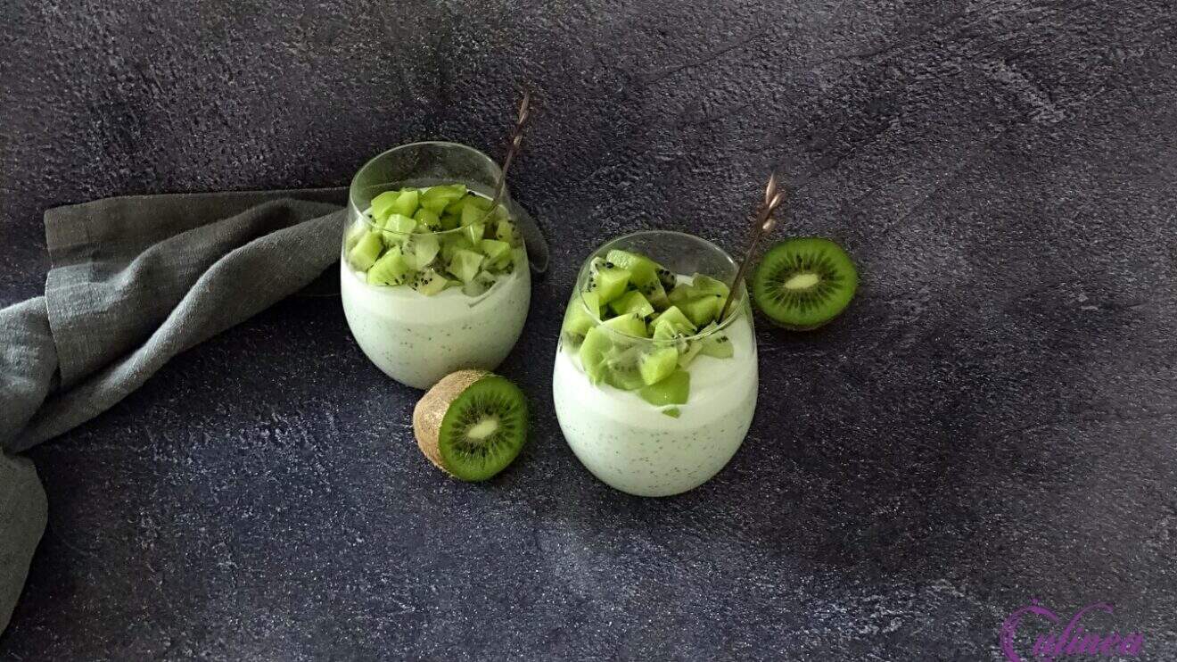 Chiapudding met matcha en kiwi